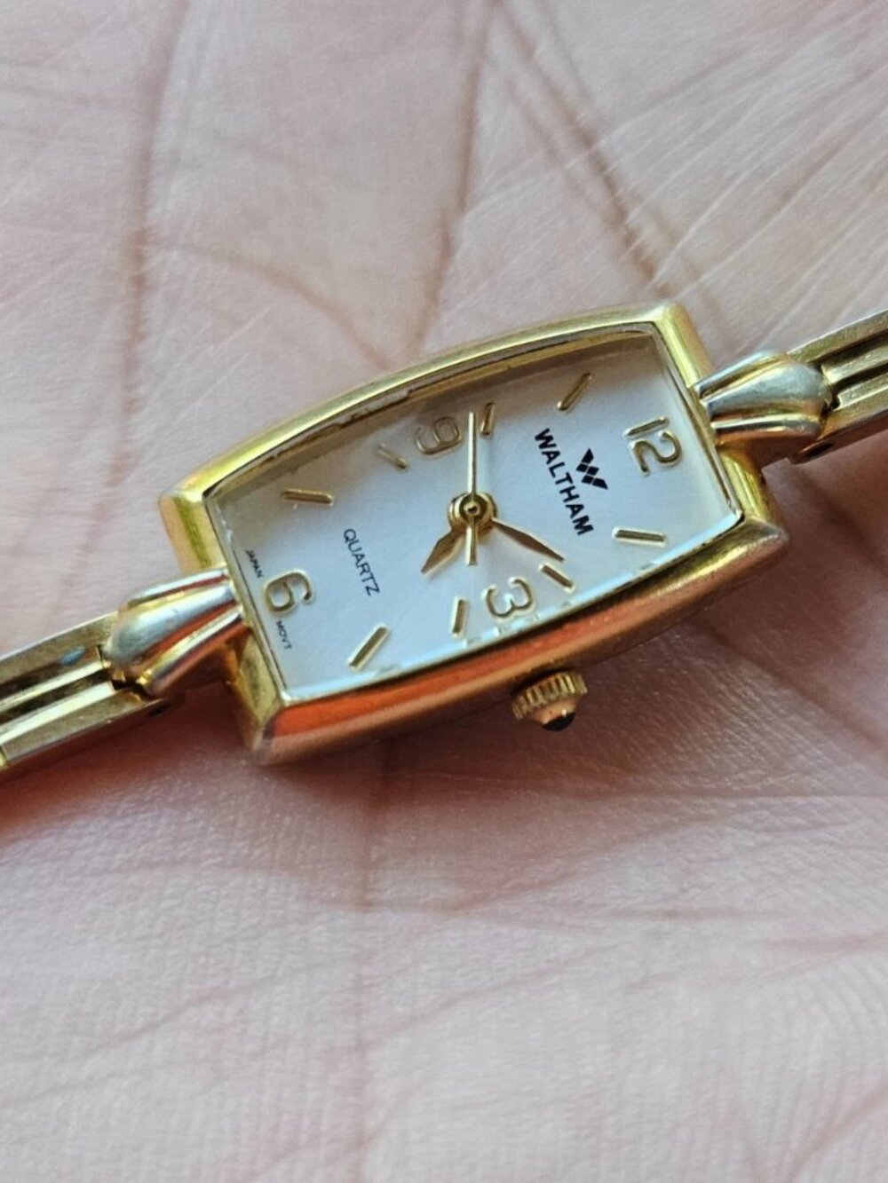 Vintage Waltham Women Wristwatch Gold Tone Analog Quartz Wrist Watch Japan